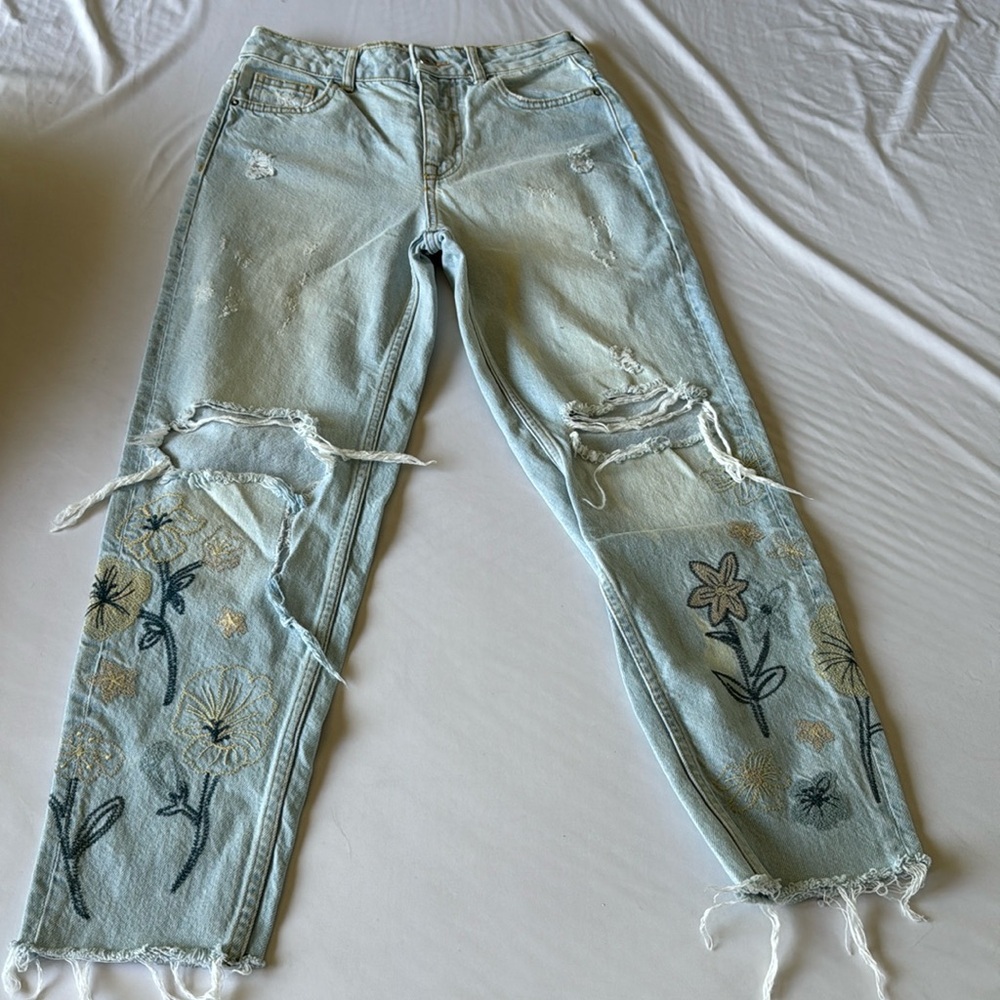 Zara Women’s distressed ripped Jeans